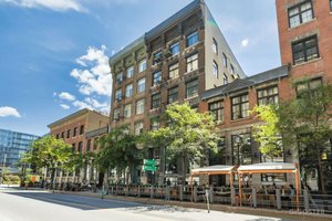 Chic Loft-Style Studio in Heart of Old Montreal - Image 2